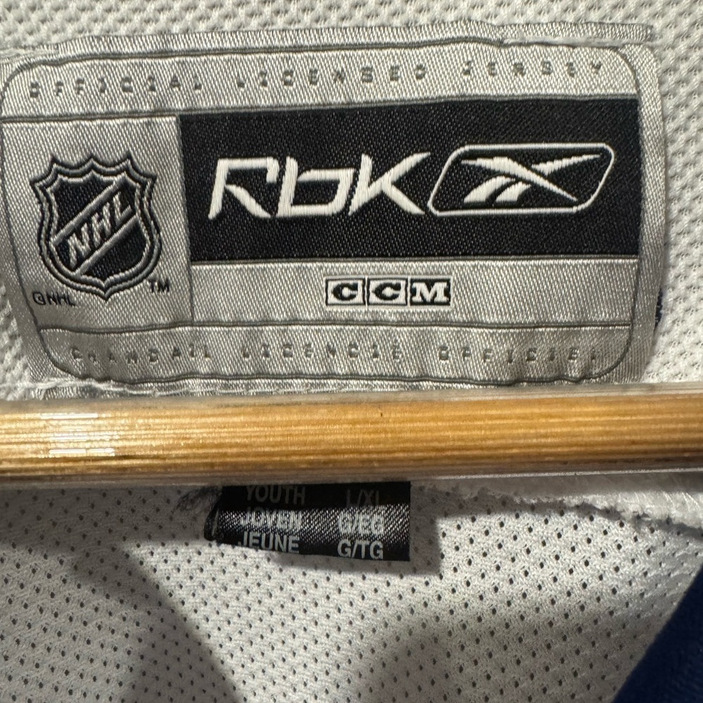 Reebok Toronto Maple Leafs NHL Hockey Jersey - Picture 4 of 9